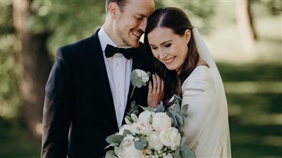 طلاق رئيسة وزراء فنلندا سانا مارين بعد استقالتها «صاحبة فيديو الرقص»