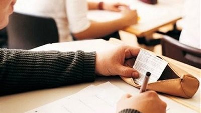 تفسير حلم الغش في الامتحان وعلاقته بخيانة زوجك