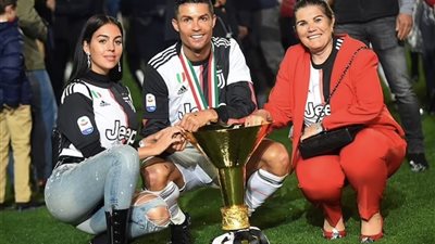 والدة كريستيانو رونالدو تكشف حقيقة انفصاله عن جورجينا «بعد زيارة الرياض»