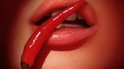 أضرار خطيرة لاستخدام الفلفل الحار لنفخ الشفاه «مظهر مؤقت وتشويه دائم»