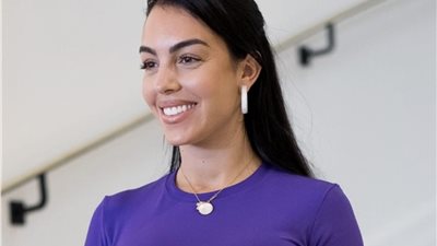 جورجينا تطير إلى مهرجان كان بإطلالة جريئة بعد توترعلاقتها مع رونالدو (صور)