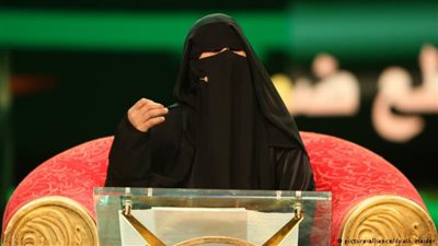 حصة هلال | شاعرة السعودية التي حاربت التعصب وربحت الملايين 