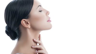 5 طرق طبيعية لشد الرقبة وحمايتها من التجاعيد  