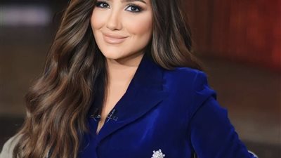 محمد سامي يسخر من مي عمر: بتطبخ على كرسي البار 