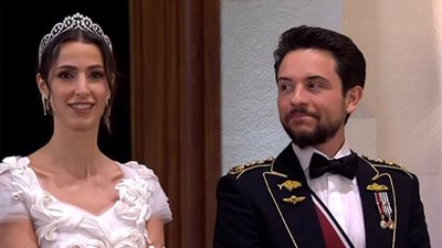 الأميرة رجوة تثير الجدل بعد الفستان الثاني و«عبارة التاج» تخطف الأنظار (صور)