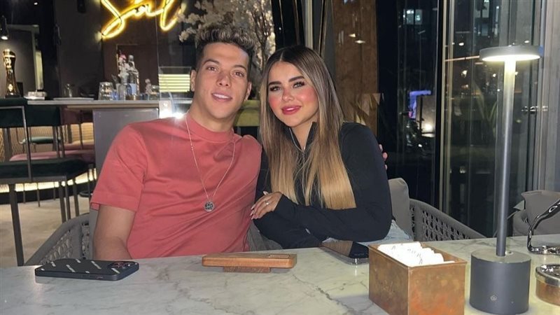 إمام عاشور وزوجته