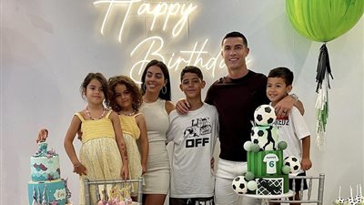 جورجينا رودريغز تحتفل بعيد ميلاد توأم رونالدو من أم بديلة