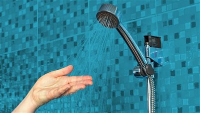 لماذا يجب علينا الاغتسال من الجنابة طالما المني طاهر؟ داعية يجيب