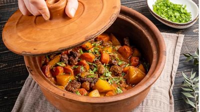 طريقة عمل طاجن اللحم مع الخضار بالفخار في المنزل «غدوة الجمعة»