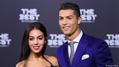 رونالدو يسخر من جورجينا أثناء ترويجها لعلامتها التجارية (فيديو)