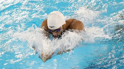 أعراض وأسباب الإصابة بمرض إلتهاب الأذن الناتج عن السباحة «أذن السباح»