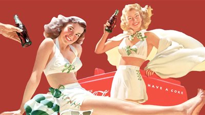 إعلانات شركة كوكاكولا Coca-Cola بالجميلات والمايوهات على مدار 118 عامًا