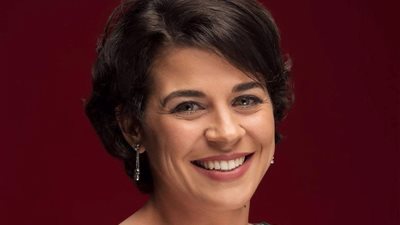 منى هلا: بحط جاز على شعري| وطبيبة أمراض جلدية: لعلاج القمل (فيديو)