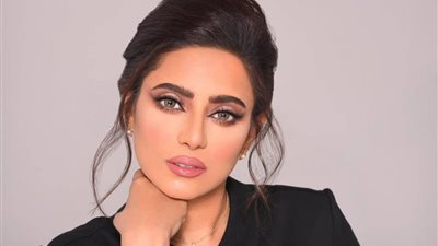 البحرينية شذى سبت تحتفل بليلة الحنة على الطريقة المغربية (فيديو)