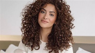 7 خطوات بسيطة للعناية بالشعر الكيرلي