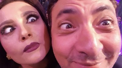 في يوم «السيلفي» العالمي | شاهدي أغرب صور النجوم