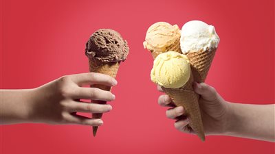 تفسير حلم أكل الأيس كريم مع الزوج في المنام وعلاقته بزوال همومك