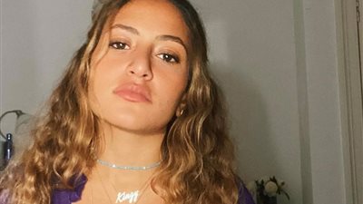 كنزي عمرو دياب تثير الجدل بفستان مجسم فوق الركبة (صور)