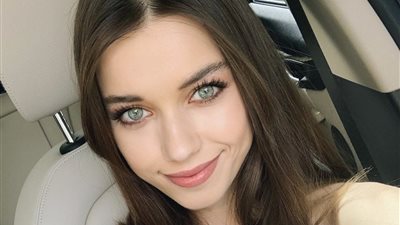 أجمل إطلالات الممثلة التركية عفراء سارتش بطلة مسلسل طائر الرفراف