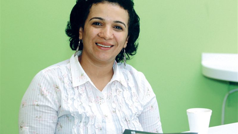 الكاتبة عزة سلطان