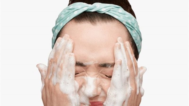 طريقة تنظيف البشرة