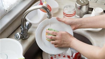 خليكي لهلوبة| 8 حيل تخلصك من مواعين المطبخ في غمضة عين