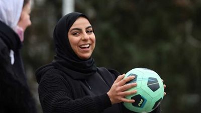 فرنسا تؤيد حظر ارتداء لاعبات كرة القدم الحجاب
