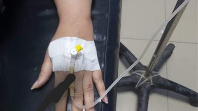 مراهقة تواجه هجوم رواد السوشيال ميديا بسبب ادعاء المرض لجذب انتباه الكراش