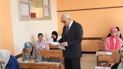 تسريب أسئلة امتحان الفيزياء بالثانوية العامة.. والتعليم تتحرك