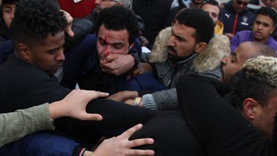 القصة الكاملة لمعركة شارع البحر| إصابة شاب بـ90 غرزة دفاعا عن والده بزفتى