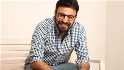 أول صورة للإعلامي أحمد يونس من غرفة العمليات بعد تعرضه لحادث