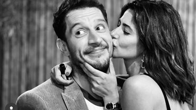 التركية نسرين جواد زادة تشعل الغضب برقصة وقبلة ونقود في صدرها (فيديو)