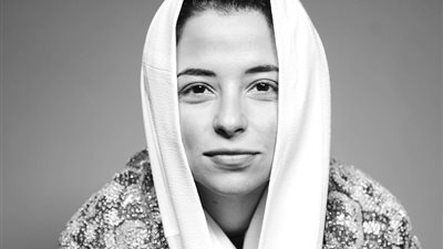 أضوى الدخيل هزمت التلعثم وأصبحت أول عازفة جيتار سعودية ورائدة طيران