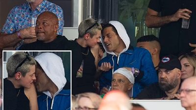 بعد مشاهدته بوضع حميمي| هل وقع رامي مالك بغرام نجمة نيتفلكس إيما كورين متعددة الهويات الجنسية؟ 