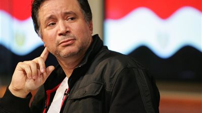 «حليق الرأس وفاقد الوزن» صورة صادمة للفنان إيمان البحر درويش 