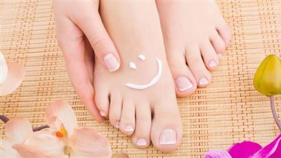  5 طرق طبيعية في المنزل للحصول على قدمين ناعمتين  