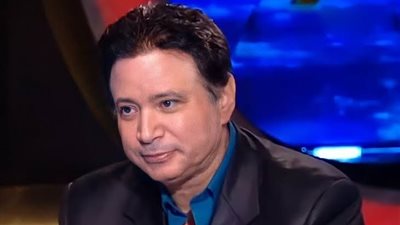 إيمان البحر درويش يُقيم صلاة الفجر بفيديو نادر قبل تدهور حالته الصحية