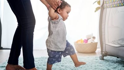  5 طرق لتعلمي طفلك المشي مبكرا