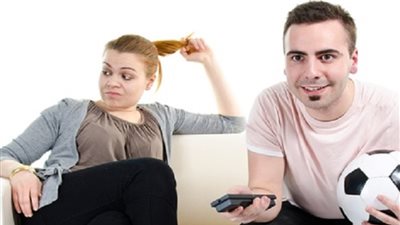 كيف تجبرين زوجك على تجاهل قمة الأهلي والزمالك والجلوس معك؟