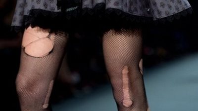 تفسير حلم الجوارب الممزقة نكد وحزن للمتزوجة