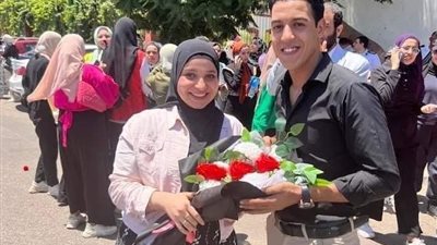 صور خطوبة طالبة ثانوية عامة أمام لجنة الامتحانات تشعل السوشيال ميديا 