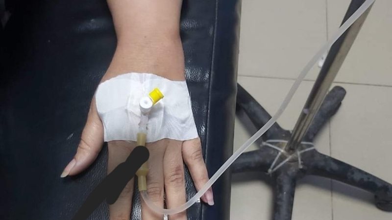 فتاة تدعي المرض لجذب