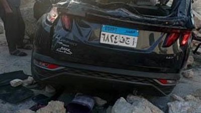 مصرع 4 أشخاص على طريق السويس - السخنة «الأحجار سقطت على السيارة» (صور)