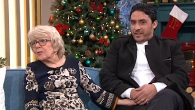 جدة بريطانية 83 سنة تعلن طلاقها من زوجها المصري البالغ من العمر 37 عامًا