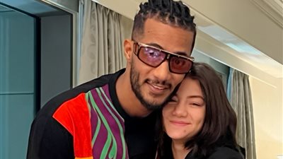 صورة محمد رمضان مع الفتيات العاريات تفتح عليه النار وتعليق مفاجئ لابنته