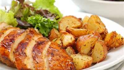 طريقة عمل شاورما الدجاج بالبطاطس خطوة بخطوة