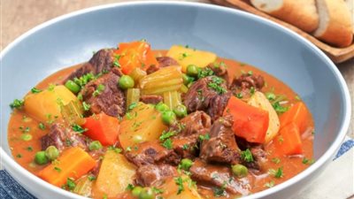 طريقة عمل يخني اللحم بالخضار من المطبخ التركي بأسهل الخطوات