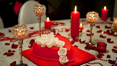 7 أفكار رومانسية للاحتفال بعيد زواجك