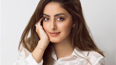 العارضة السعودية جود عزيز توثق تعرضها للتحرش في مركز تجاري (فيديو)