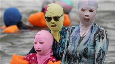 مايوه الفسيكيني آخر التقاليع الصينية لحماية النساء من الشمس (صور)